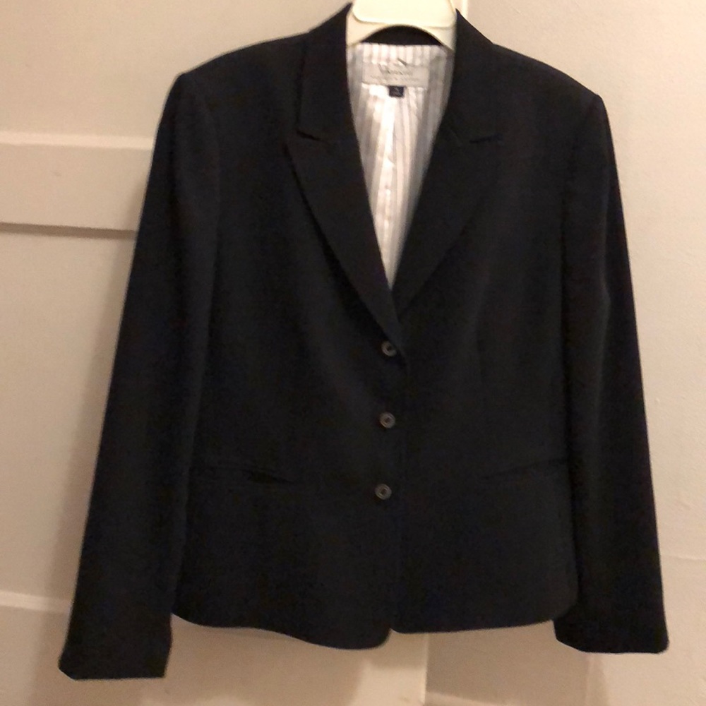 Navy blue tahari suit worn once